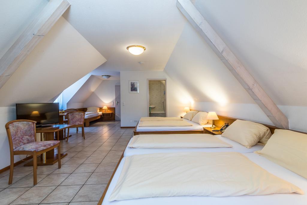 Hotel Loewen Garni Oberrimsingen Rom bilde