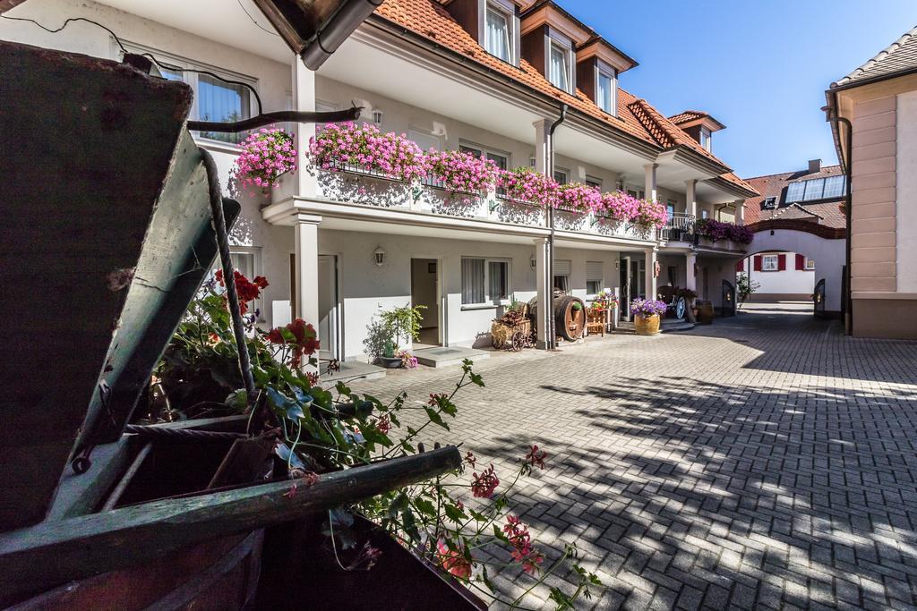 Hotel Loewen Garni Oberrimsingen Eksteriør bilde
